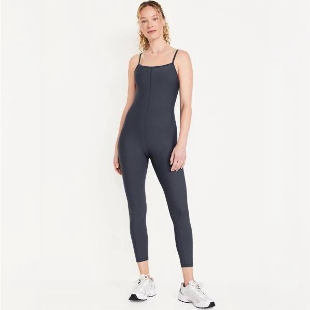 Old Navy women’s active jumpsuit in black - new with tags